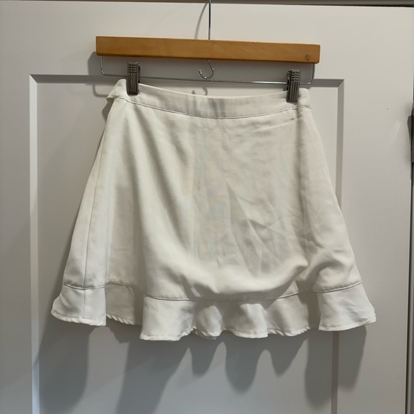 Tiger Mist | White Flowy Mini Skirt | Size XS - Picture 4 of 6